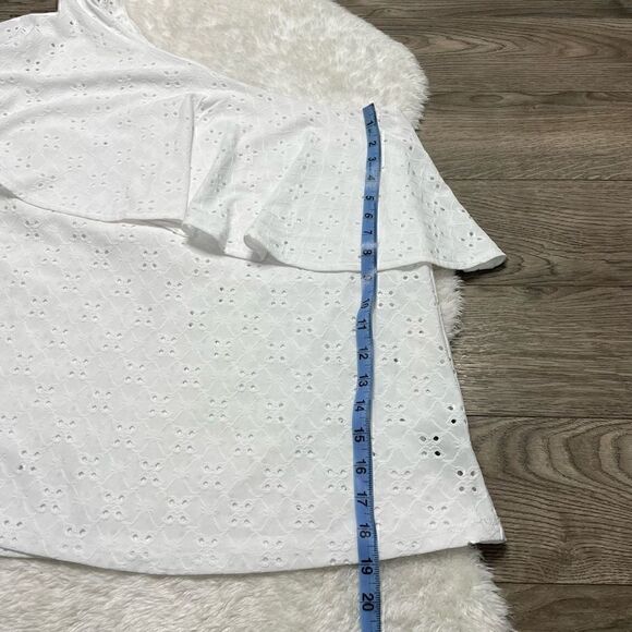 Torrid Top White Eyelet One Shoulder Size 1 Ruffle Cute Short Sleeve Shirt - Picture 10 of 11